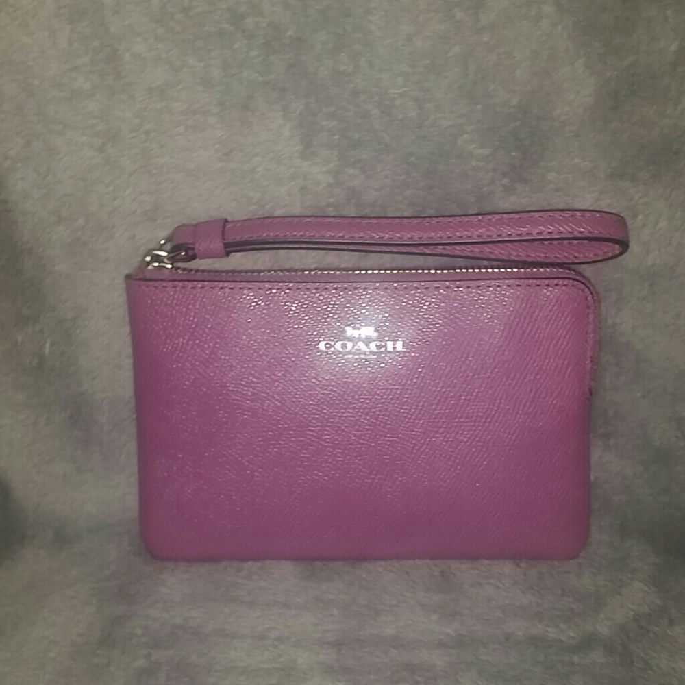 NWOT Coach wristlet - Picture 1 of 3